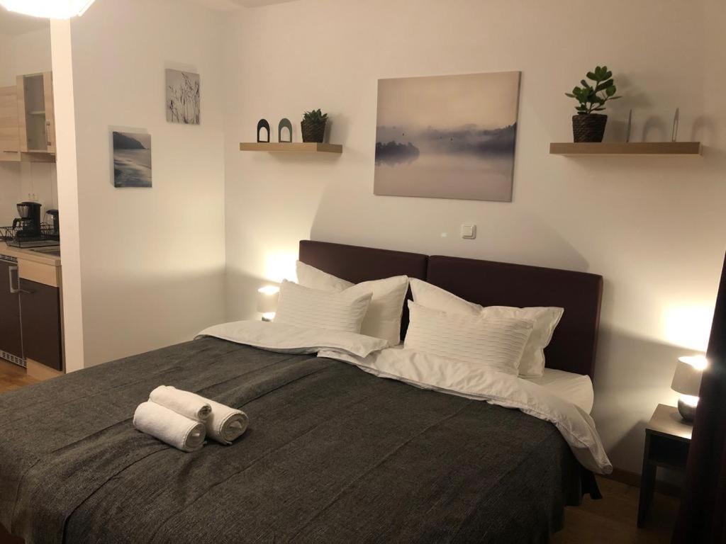 Newtown Apartments BRE Room photo