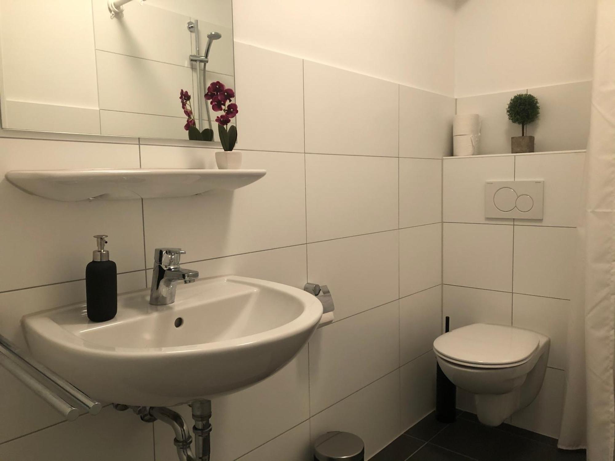 Newtown Apartments BRE Room photo